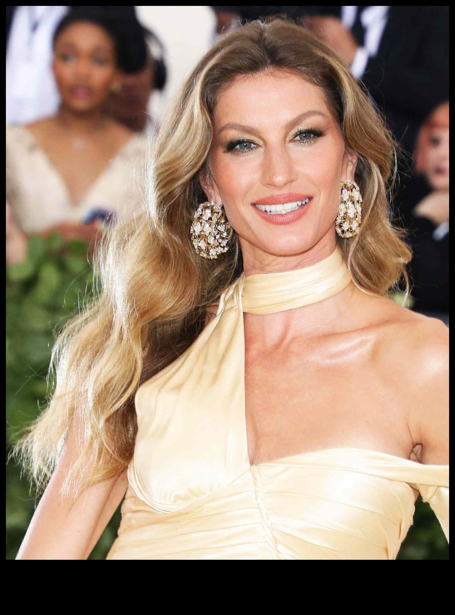 גלים גחמניים המשך: אימוץ שובבות בתסרוקות הגליות שלך