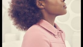 אילו סלבריטאים מציבים את הרגיל לתסרוקות מגוונות ראו את המראות שמעוררים אנשים אחרים להתחייב את השיער הטבעי שלהם ממש. 2 אילו סלבריטאים מציבים את הסטנדרט לתסרוקות מגוונות?