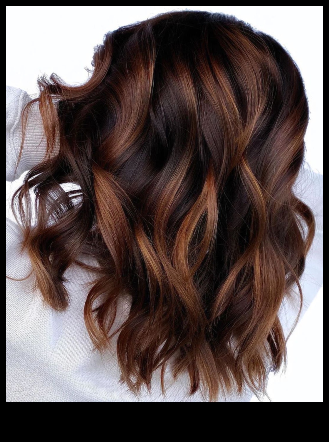 גלים מלוטש וישר או נפח: אפשרויות למרקם ברונטית