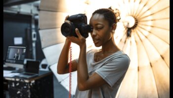 שלטו בעדשה: העלו את הכישורים שלכם עם חינוך מומחה לצילום